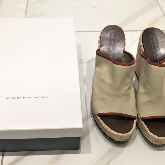 Marc Jacobs Beige Wedge Sandals Size 10 with Box - Picture 3 of 6